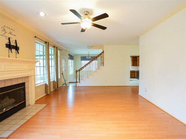Building Photo - 16322 Red Oak Dr