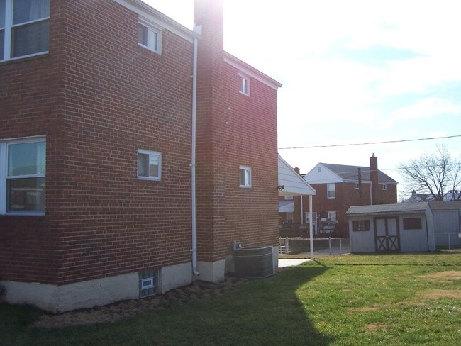 Building Photo - Rent Special on this Three Bedroom Home