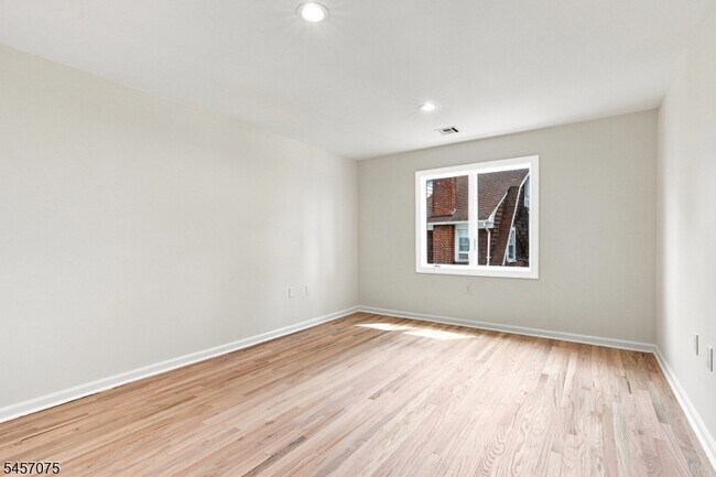 Building Photo - 907 Colonia Rd
