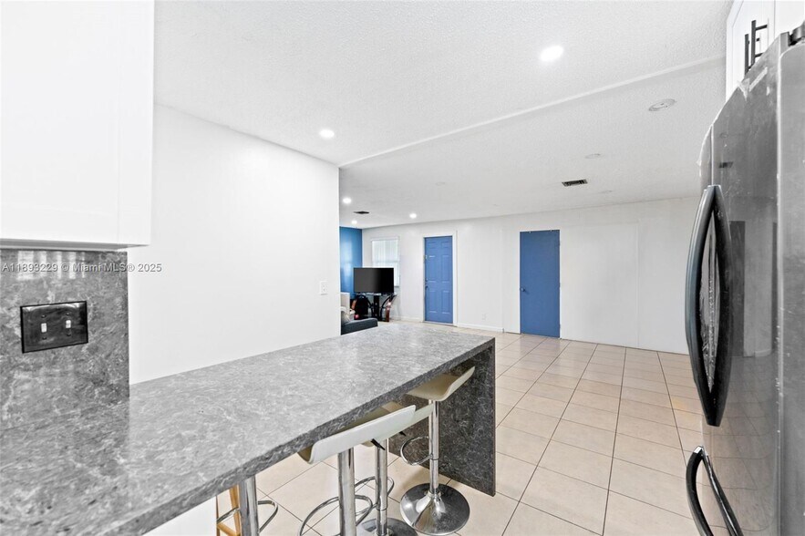 Building Photo - 1032 18th St