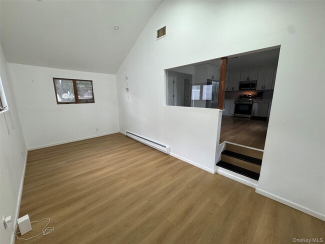 Building Photo - 303 Woodbury Rd