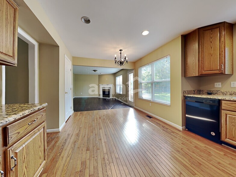 Building Photo - 823 Wingate Dr