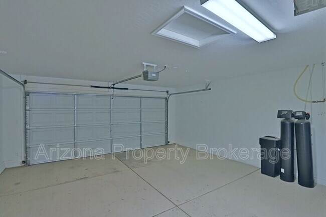 Building Photo - 2603 E San Manuel Rd