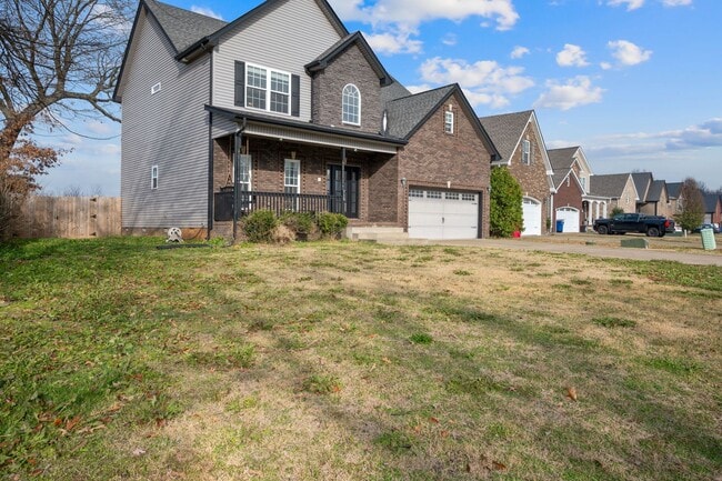 Building Photo - Stunning Home with No Backyard Neighbors!