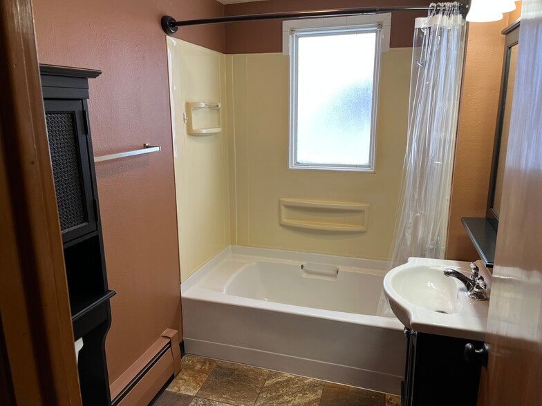 Bathroom - 1620 3rd Ave SE