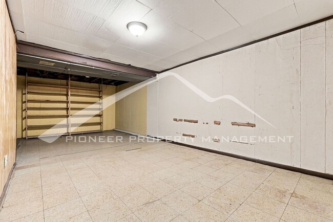 Building Photo - 2896 S Paris St