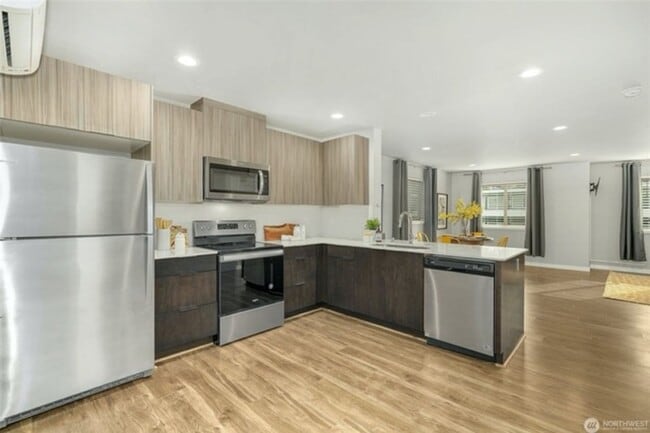 Building Photo - 4bd/2.75ba Seattle Townhome