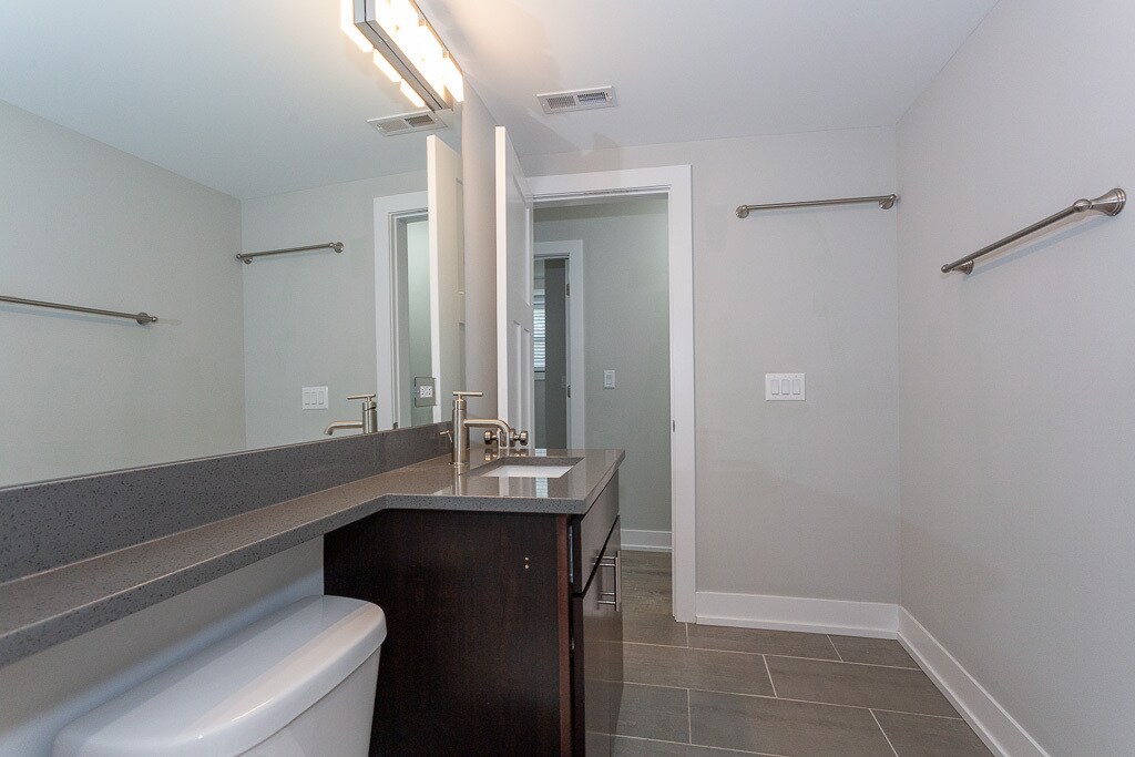 Building Photo - 912 Crain St