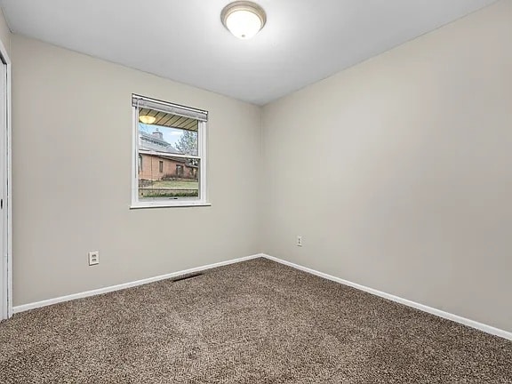 Building Photo - 3945 Sloping Dr