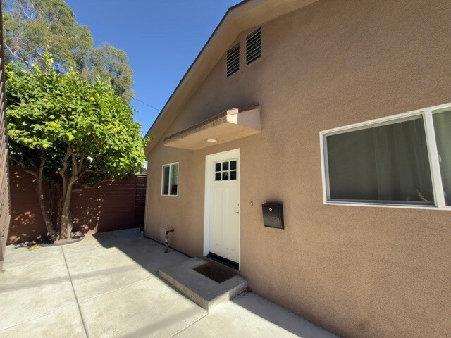 Building Photo - 1718 Rodney Dr