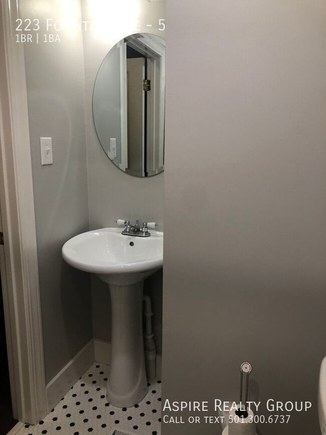 Building Photo - 223 Fountain Ave