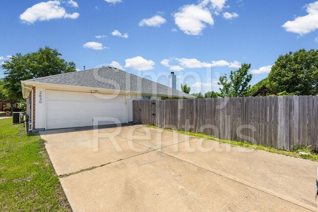 Building Photo - 2630 Massey Ln