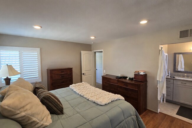 Building Photo - 10978 Cool Lake Terrace