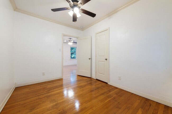 Building Photo - 3213 Hampton Rd