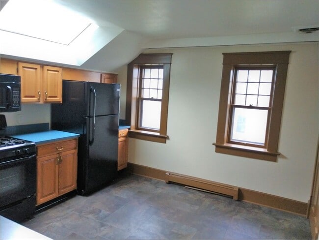 Building Photo - 206 W Clinton St