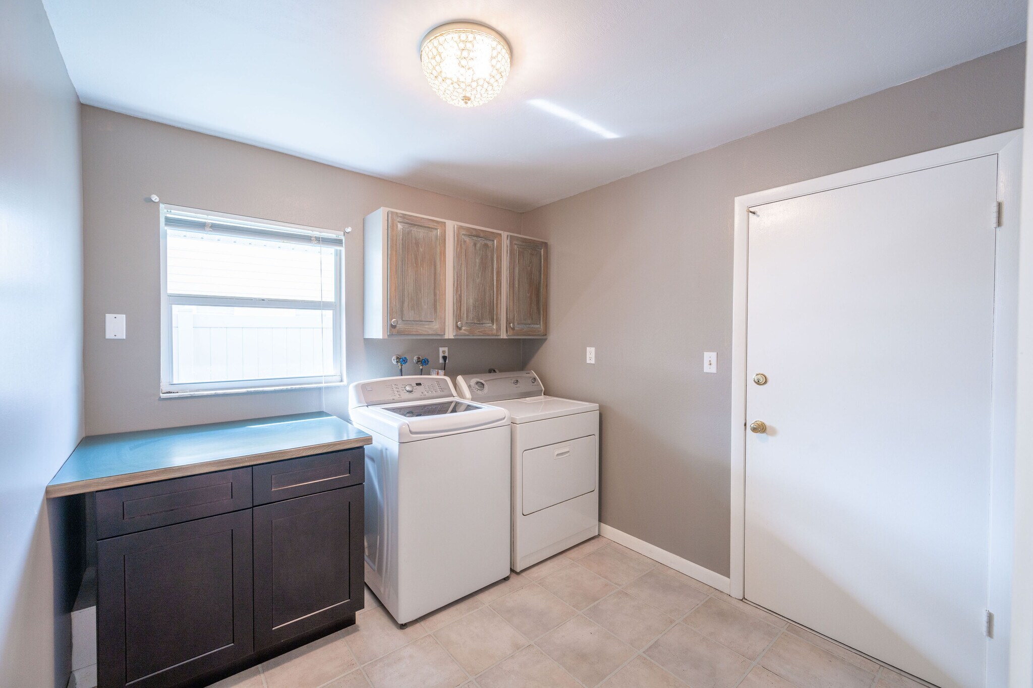 Building Photo - 6 Country Club Rd