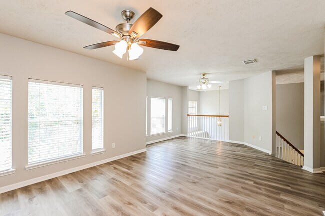 Building Photo - 2634 Vermillion Dr