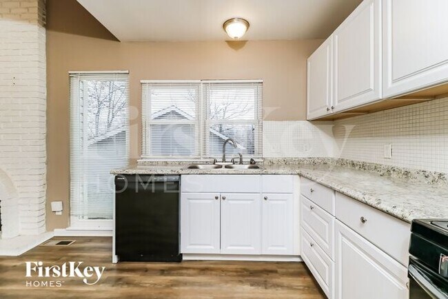 Building Photo - 5348 Trailoaks Dr