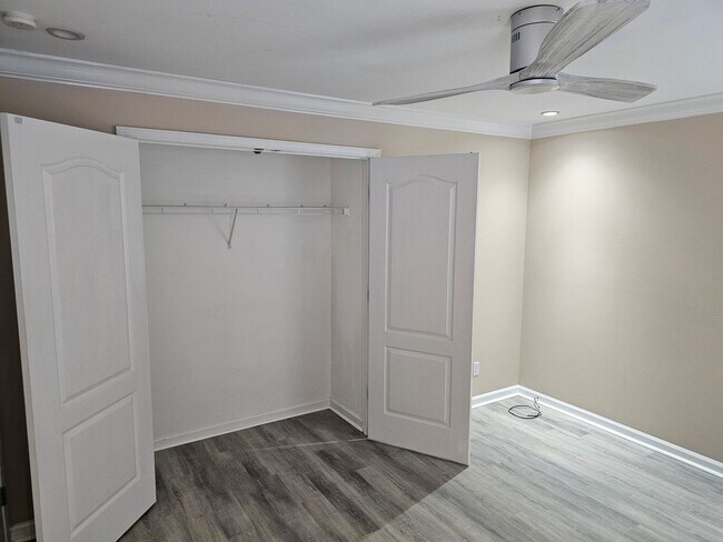 Building Photo - Wonderfully Remodeled Tri Level 3BR/2BTH Soulard Townhouse