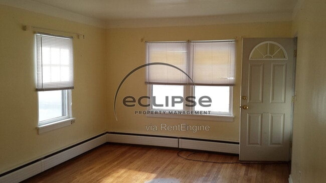 Building Photo - 909 3rd St