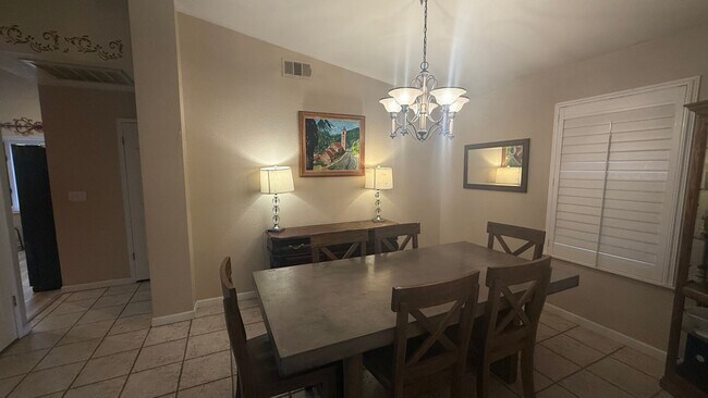 Building Photo - 3-bedroom, 2-bathroom home located in the ...