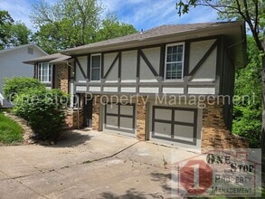 Building Photo - 4 Bedroom, 2.5 Bathroom Home in North Kansas City, Missouri