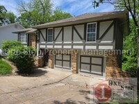 Building Photo - 4 Bedroom, 2.5 Bathroom Home in North Kansas City, Missouri