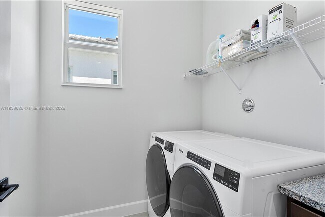 Building Photo - 14458 Spruce Pne Dr