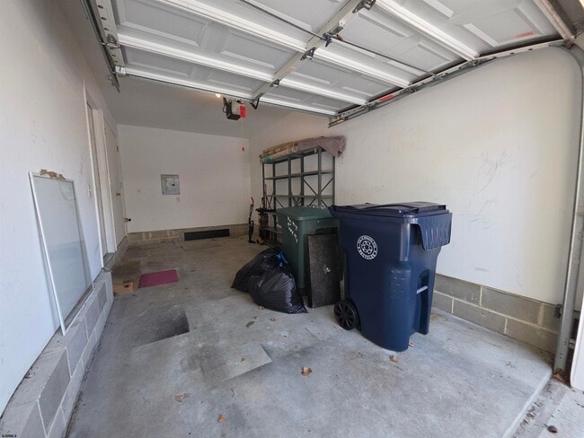 Building Photo - 2 Anchorage Ct