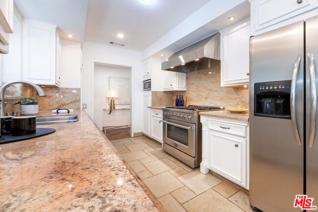 Building Photo - 2559 Hutton Dr