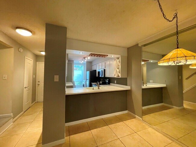 Building Photo - 3801 Menchaca Rd