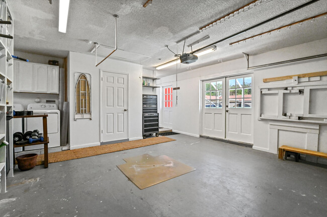 Building Photo - 532 N Palmway