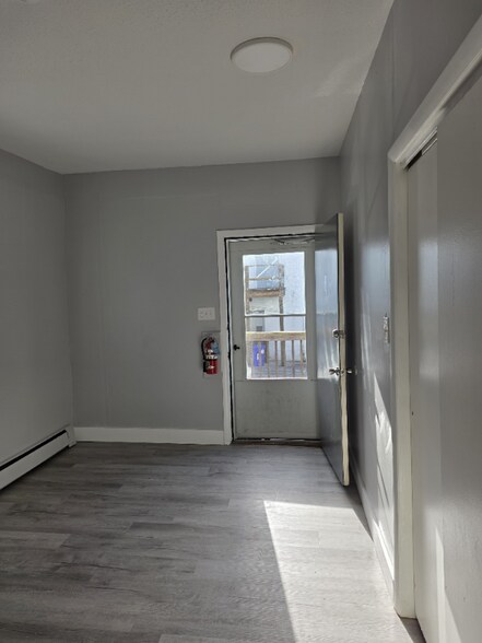 Building Photo - 34 N Earl St