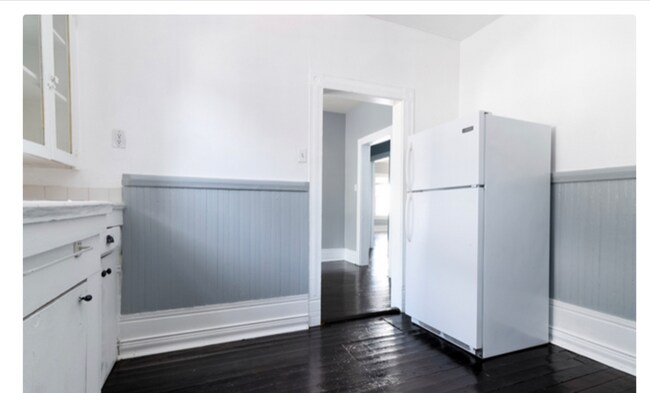 Building Photo - 208 E Arsenal St