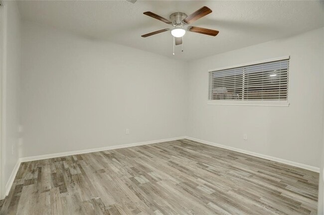 Building Photo - 1901 Bahama Dr