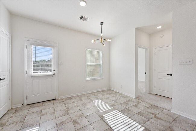 Building Photo - 5006 Fairwater Ct