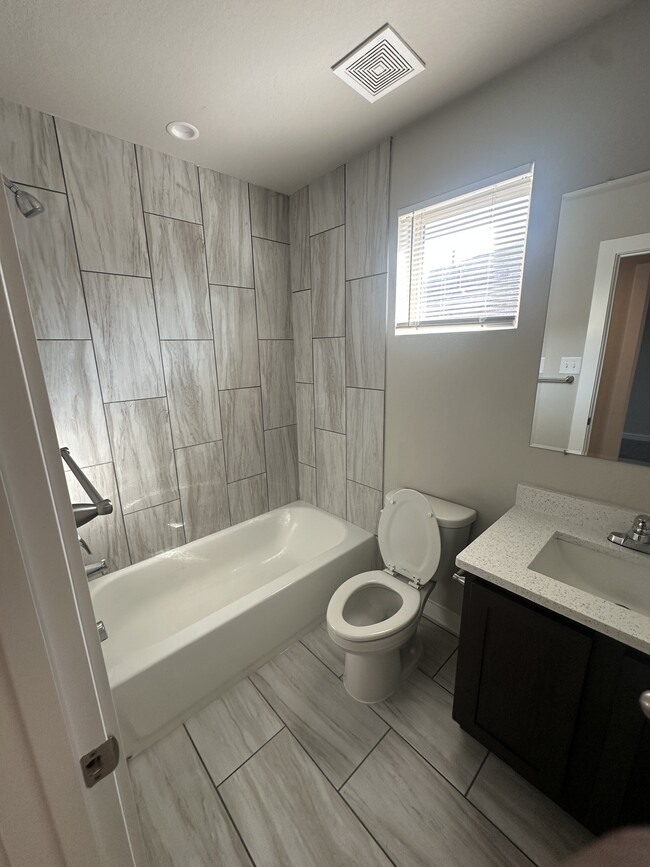 Building Photo - 8415 V. Verona