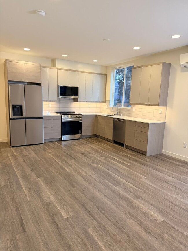 Building Photo - Brand New 3bd Townhome!