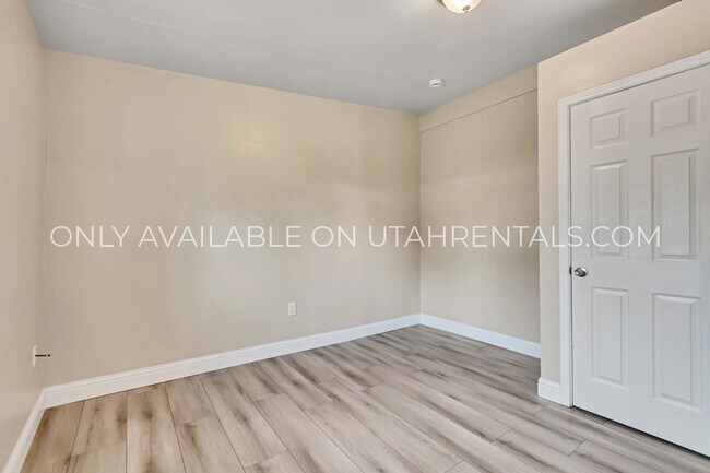 Building Photo - 1075 W 860 N