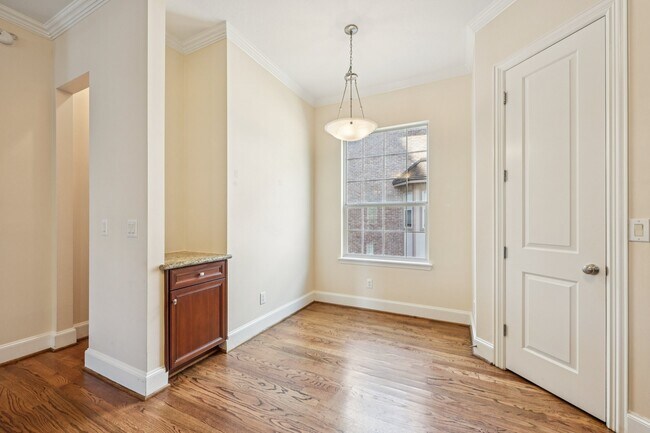 Building Photo - 1515 Oakdale St