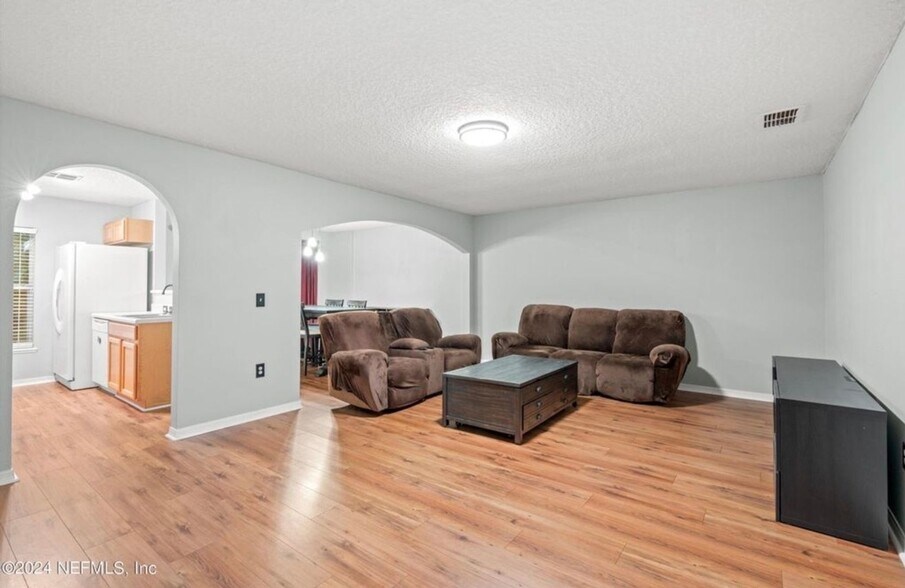 Building Photo - 11565 Hickory Oak Dr
