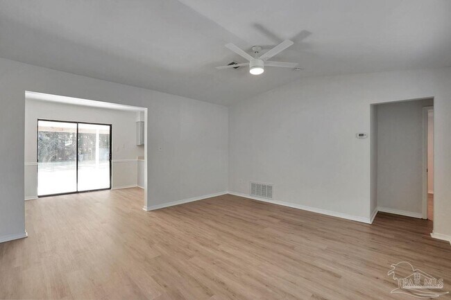 Building Photo - 10601 Silver Creek Dr