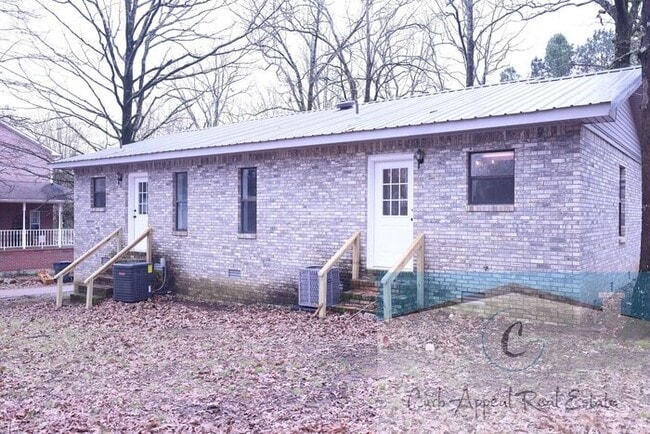 Building Photo - Move in special $500!! Beautifully renovated 1 bed / 1 bath duplex in a great neighborhood!!
