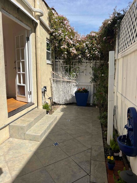 Building Photo - 3106 Broadway