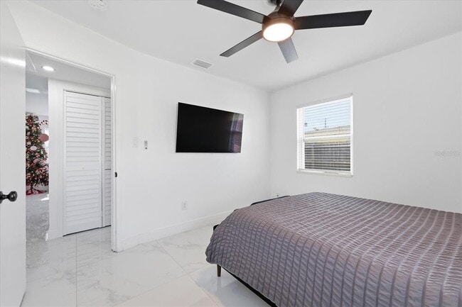 Building Photo - 2521 W Minnehaha St