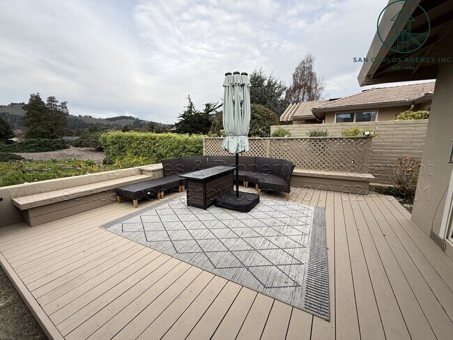 Building Photo - Beautifully Updated Three Bed (+ Bonus) Quail Lodge Home