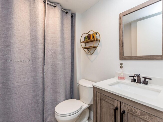1/2 bathroom - 9956 NW 6th Plz