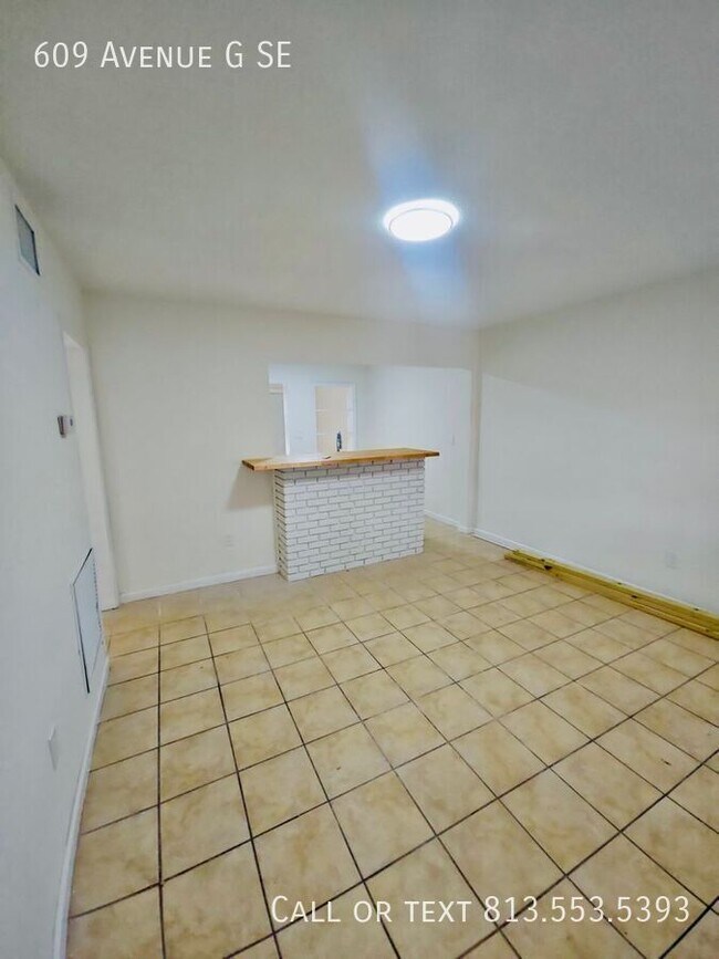 Building Photo - 609 Ave G SE