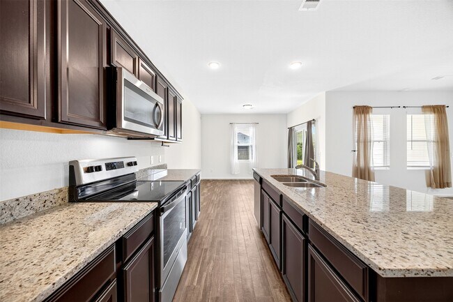 Building Photo - 1024 Banyon Tree Ln