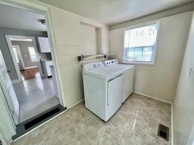 Building Photo - Cozy Ranch Rental Waiting For You!!